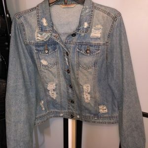 Distressed Jean Jacket 🔥